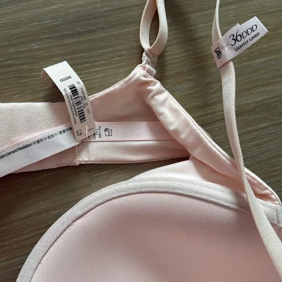 Victoria’s Secret - Body by Victoria - 36DDD - Picture 2 of 3